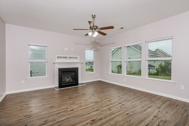 Building Photo - 934 Lakemont Dr