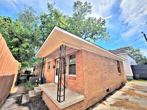 Building Photo - 402 Walker Ave NE