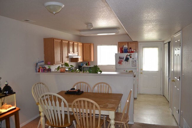 Building Photo - 2 Bed 1.5 Bath Briargate Townhome w/AC