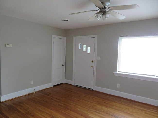 Building Photo - Colonial Heights Virginia