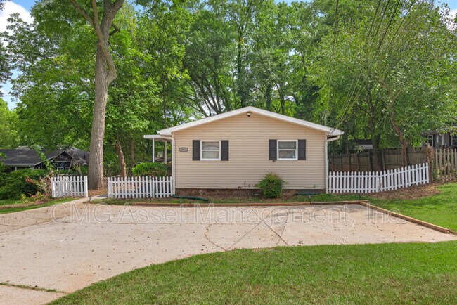 Building Photo - 2051 College Ave NE