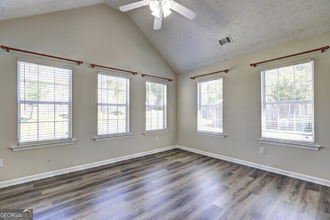 Building Photo - 5295 Yellow Pine Dr