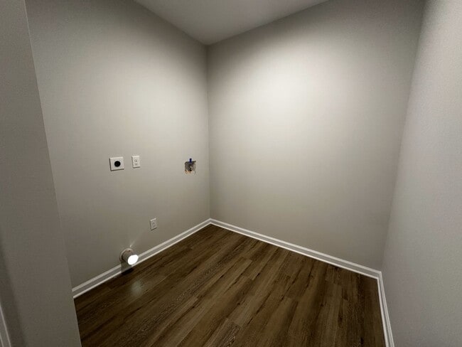 Foto del edificio - STUDIO APARTMENT PRE-LEASING FOR AUGUST 2026!