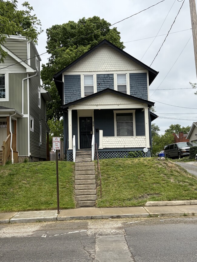 Building Photo - 998 E Whittier St