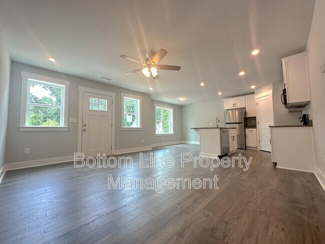 Foto del edificio - 2931 Burgess Dr