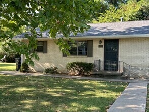Building Photo - 601-607 Meadowmere Dr