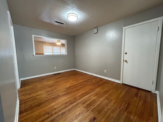 Building Photo - Spacious Home with Convenient Location and...