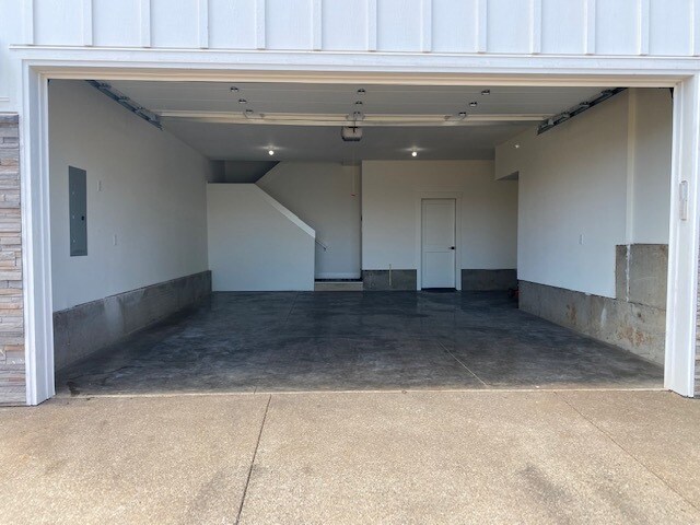 Building Photo - 1154 Thunderbird Ave S