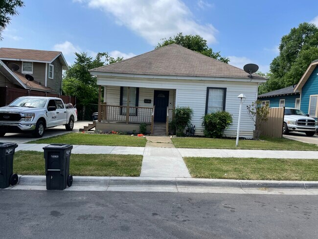 Building Photo - 3020 Purington Ave