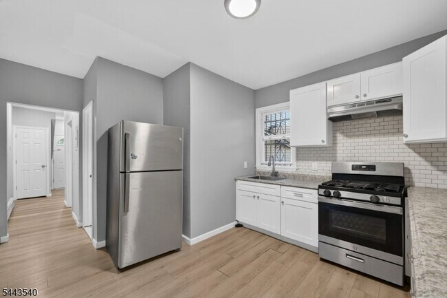 Foto del edificio - 437-439 7th Ave W