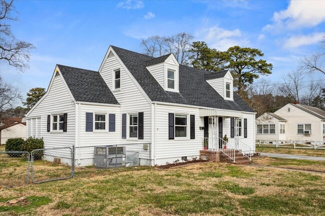 Building Photo - 32 Hitchens Ln