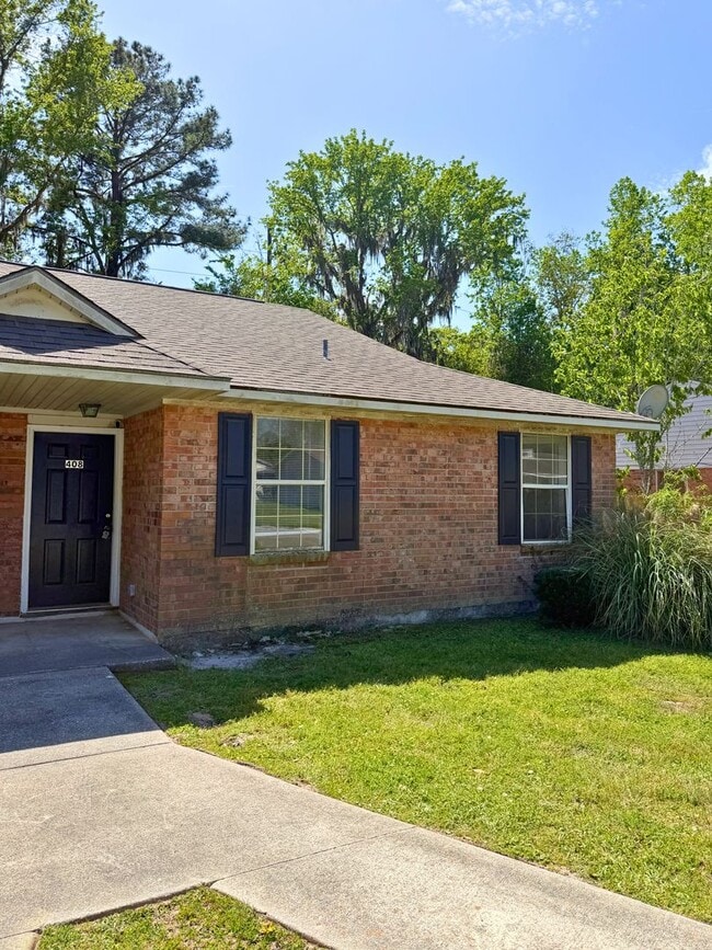 Building Photo - 2/2 with landscaping included
