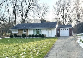 Building Photo - 158 Marlborough Dr