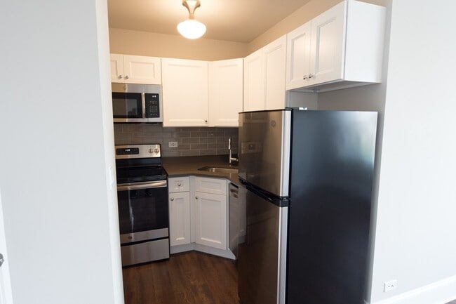 Building Photo - 817 W Lakeside Pl