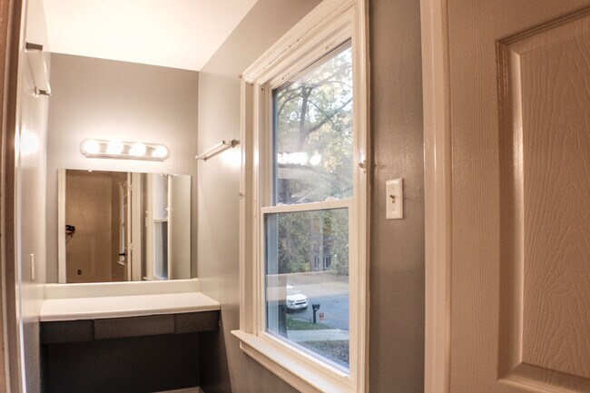 Building Photo - 10301 Tingewood Ter
