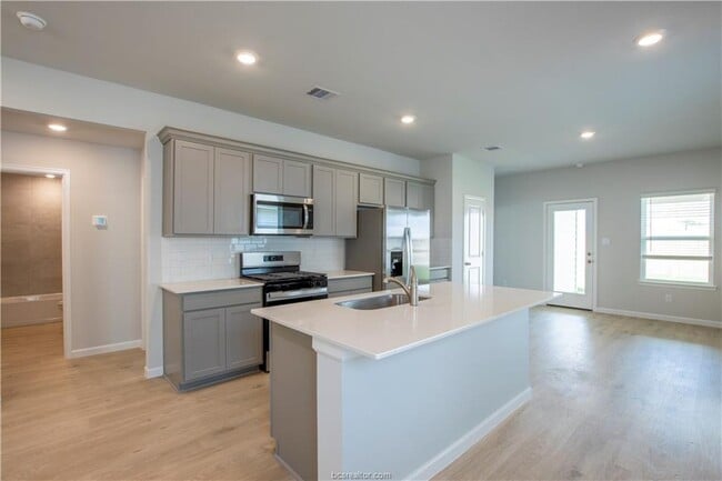 Foto del edificio - 883 Kickapoo Ln