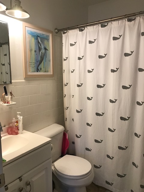 Full Bathroom - 402 13th ST NE