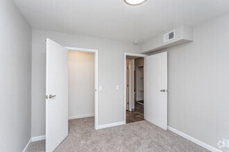 2BR, 1BA - 987SF - Monaco Apartments