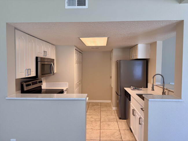 Building Photo - 824 Washington Palm Loop