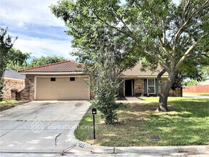 Building Photo - 200 Kalmia Dr