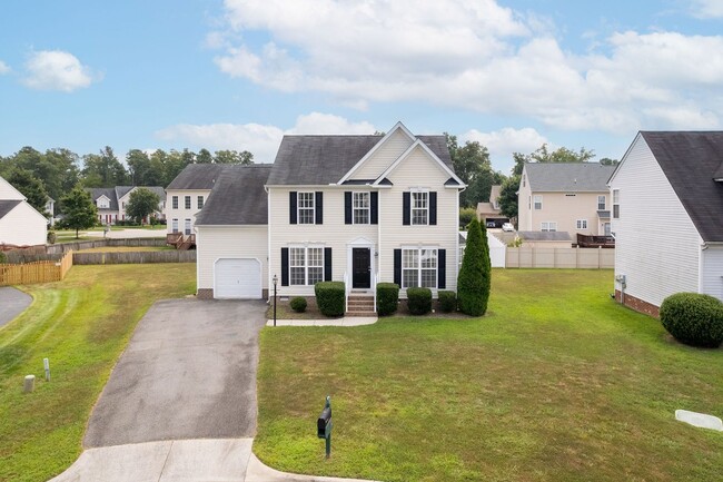 Building Photo - Charming 4-Bedroom Home with Modern Comfor...