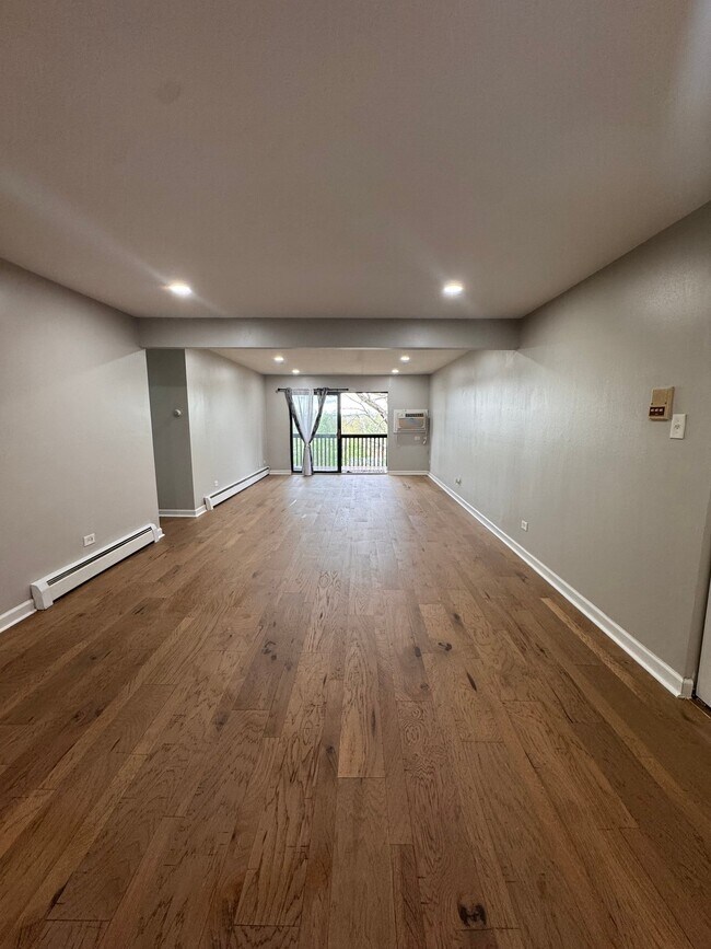 Foto del edificio - 8000 Archer Ave