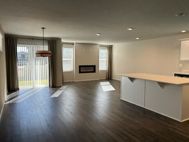 Building Photo - Brand New & Beautiful- 4 bed/2.5 ba + Loft, EV Garage Charging, Quartz Countertops, Fenced Yard!