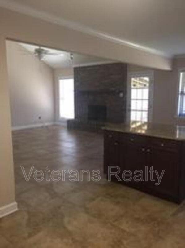 Building Photo - 2135 Baywood Dr