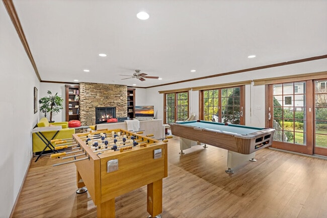 Building Photo - 2017 Woodford Rd