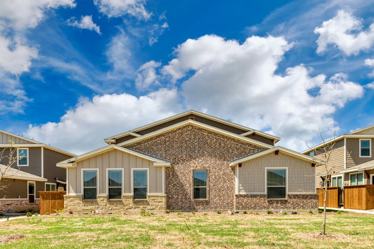 Foto principal - GORGEOUS 3 BEDROOM FOUR PLEX LOCATED IN MI...