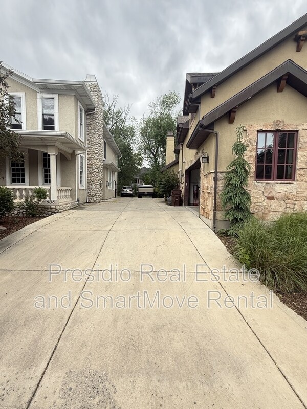 Foto del edificio - 606 Holly Haven Cir