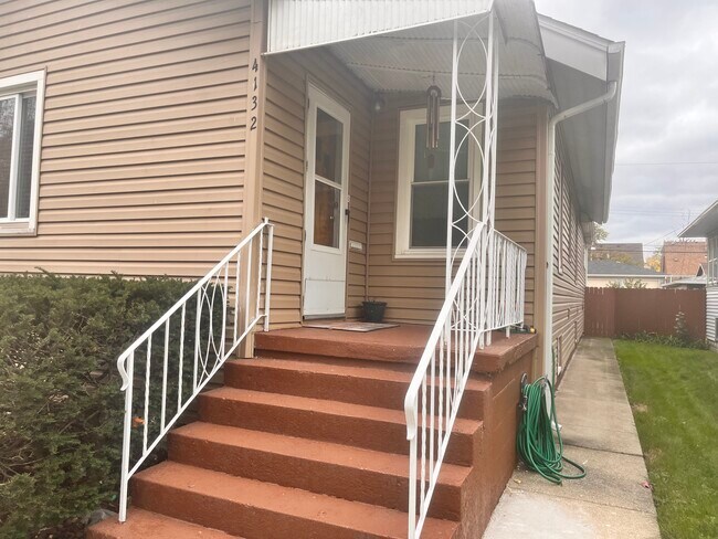 Building Photo - 4132 Homerlee Ave