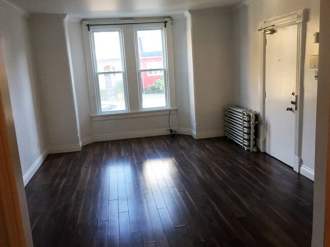 Building Photo - 357-357 Rue Wilbrod St