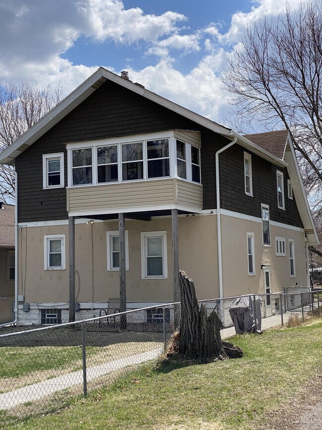 1319 Lincoln Ave, Saint Paul, MN 55105 Townhouse for Rent in Saint