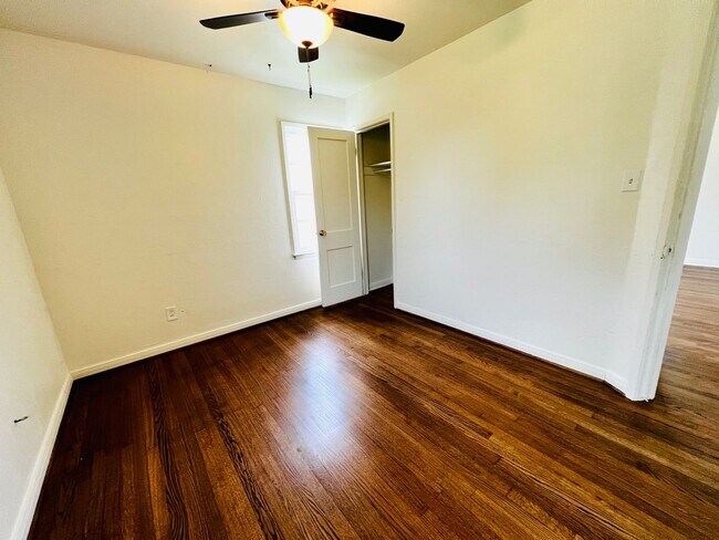 Building Photo - Cute 2BD 1BA Bungalow in Midwest City!!!