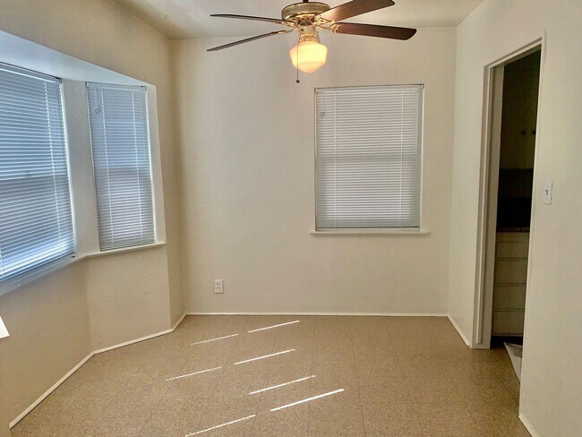 Building Photo - 2 br, 1 bath House - 2933 E Simpson Ave
