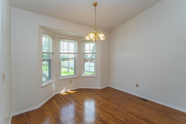 Foto del edificio - Lovely District 20 Townhome!
