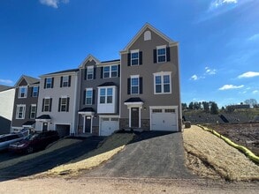 Building Photo - 67 Hewstone Ct