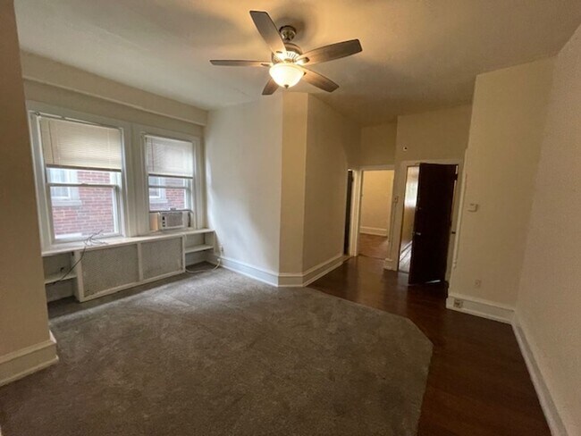 Foto del edificio - 2 bedroom, 1 Bath Plus Office, Frankford, ...
