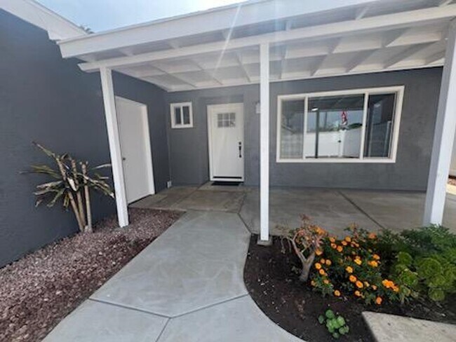 Building Photo - Imperial Beach - Newly Renovated Bungalow