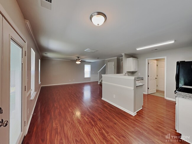 Building Photo - 6716 Commack Dr