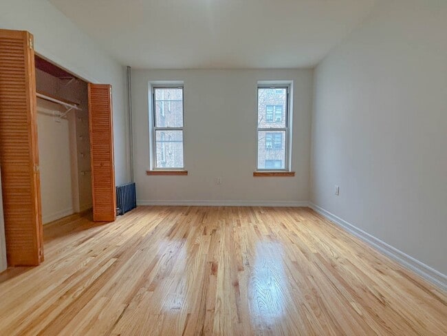 Building Photo - 707 W 171st St
