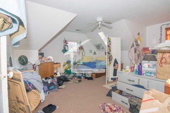 Building Photo - Unique apartment