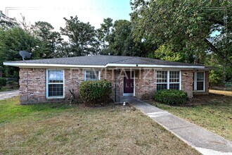 Building Photo - 110 Windsor Dr
