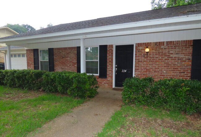 Foto del edificio - South Tyler! Lovely 3 Bedroom, 2 Bath House w/Garage