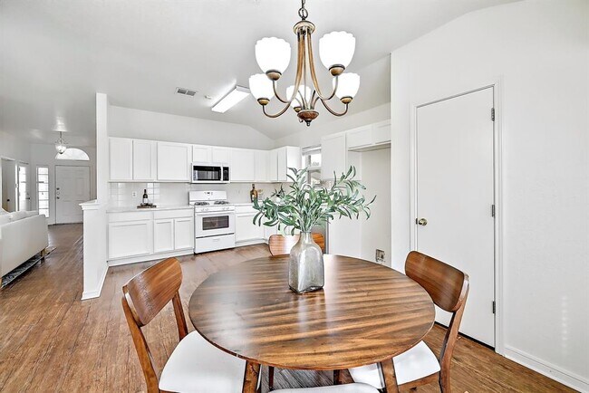 Foto del edificio - 117 Rosemary Cove