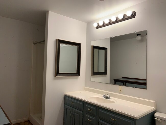 Bathroom - 102 Smith Hl