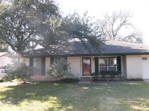 Building Photo - 2111 Falcon Hill Dr
