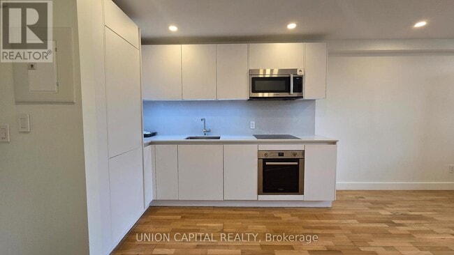 Photo du bâtiment - 407-230-230 Oak St