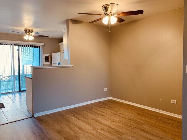 Building Photo - 192 S Waters Edge Dr